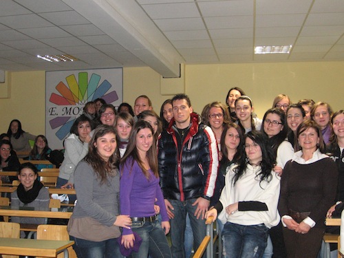 Igor Cassina con gli studenti del Montale di Tradate